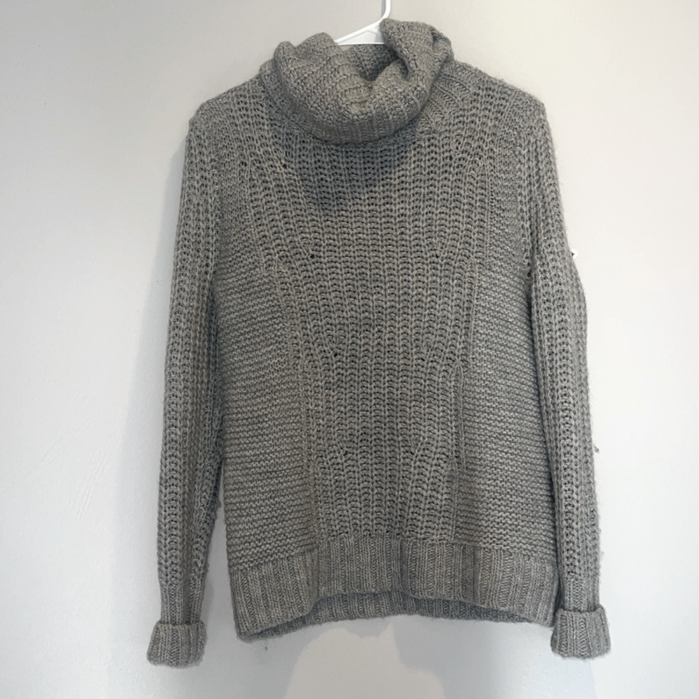 Women’s Banana Republic Sweater